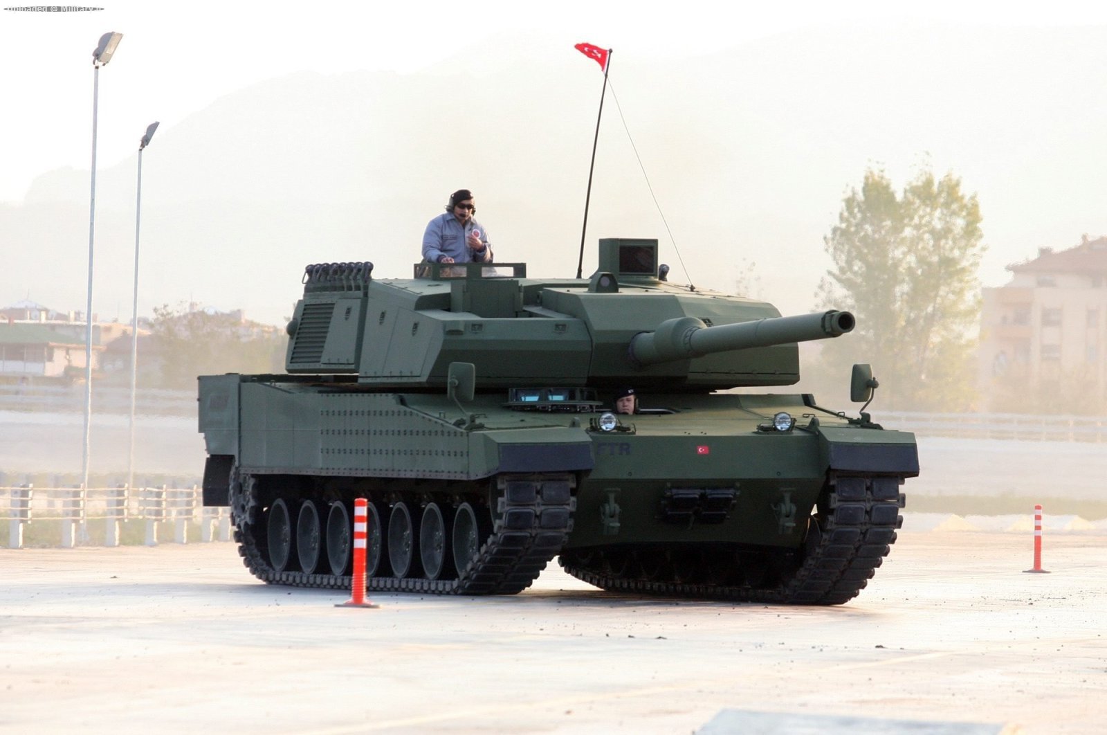 Turkey_s_main_battle_tank_Altay_seen_in_this_file_photo2C_Nov__152C_2012__28Photo_by_Mesut_Er29.jpg