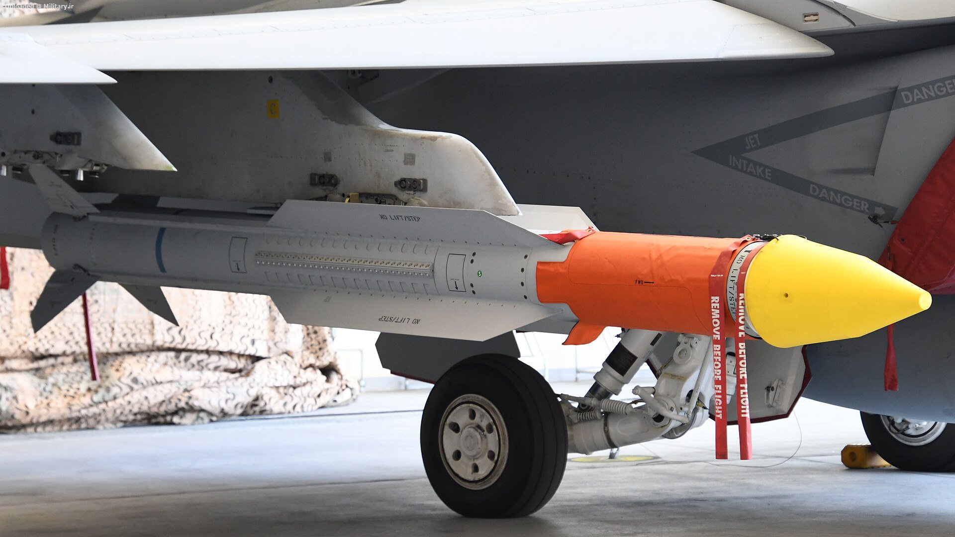 U_S__NAVY_AIM-174B_Air-to-air_missile_right_front_view_at_MCAS_Iwakuni_May_42C_2025_01.jpg