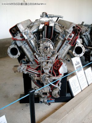 normal_768px-T34_engine_parola_1.jpg