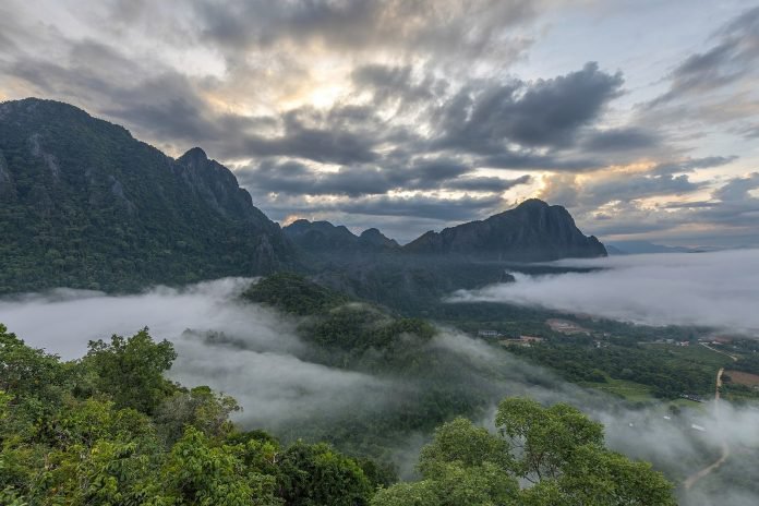 Karst_mountains_colorful_clouds_and_mist