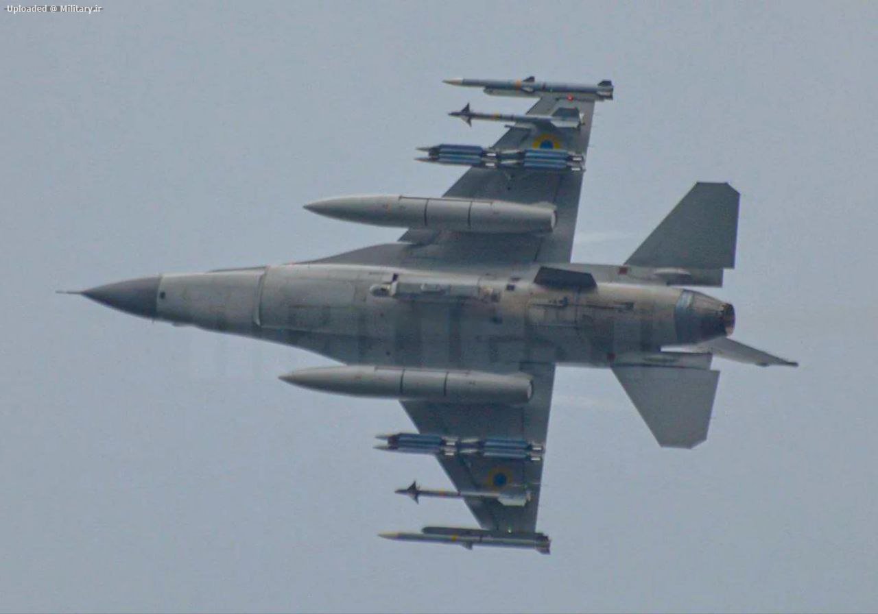 Ukrainian_F-162C_armed_with_2_AIM-9_and_