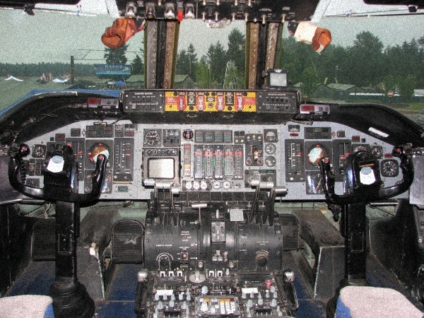 C-141_Starlifter_Cockpit.jpg