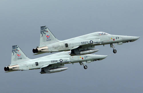 http://gallery.military.ir/albums/userpics/ROCAF_RF5.jpg