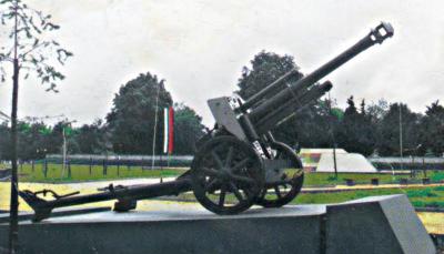 normal_105mm-Kroop-HowitzerBG-WWI.jpg