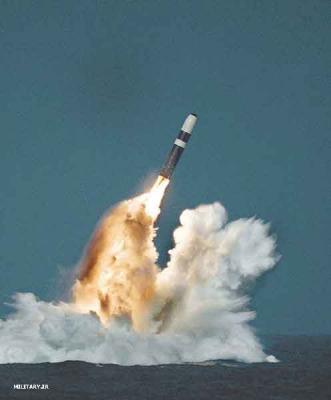 normal Trident II missile image